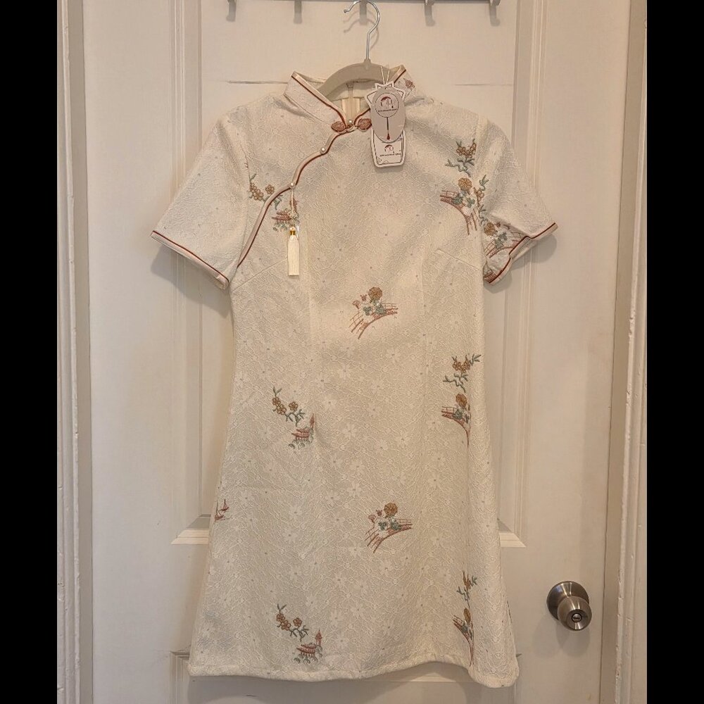 Floral pattern, lace beige short Cheongsam